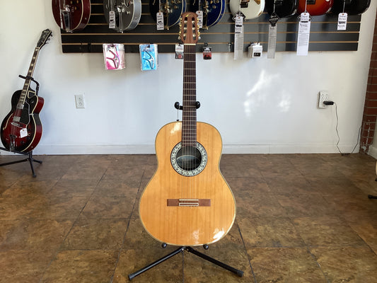 OVATION CELEBRITY CC13 CLASSICAL GUITAR