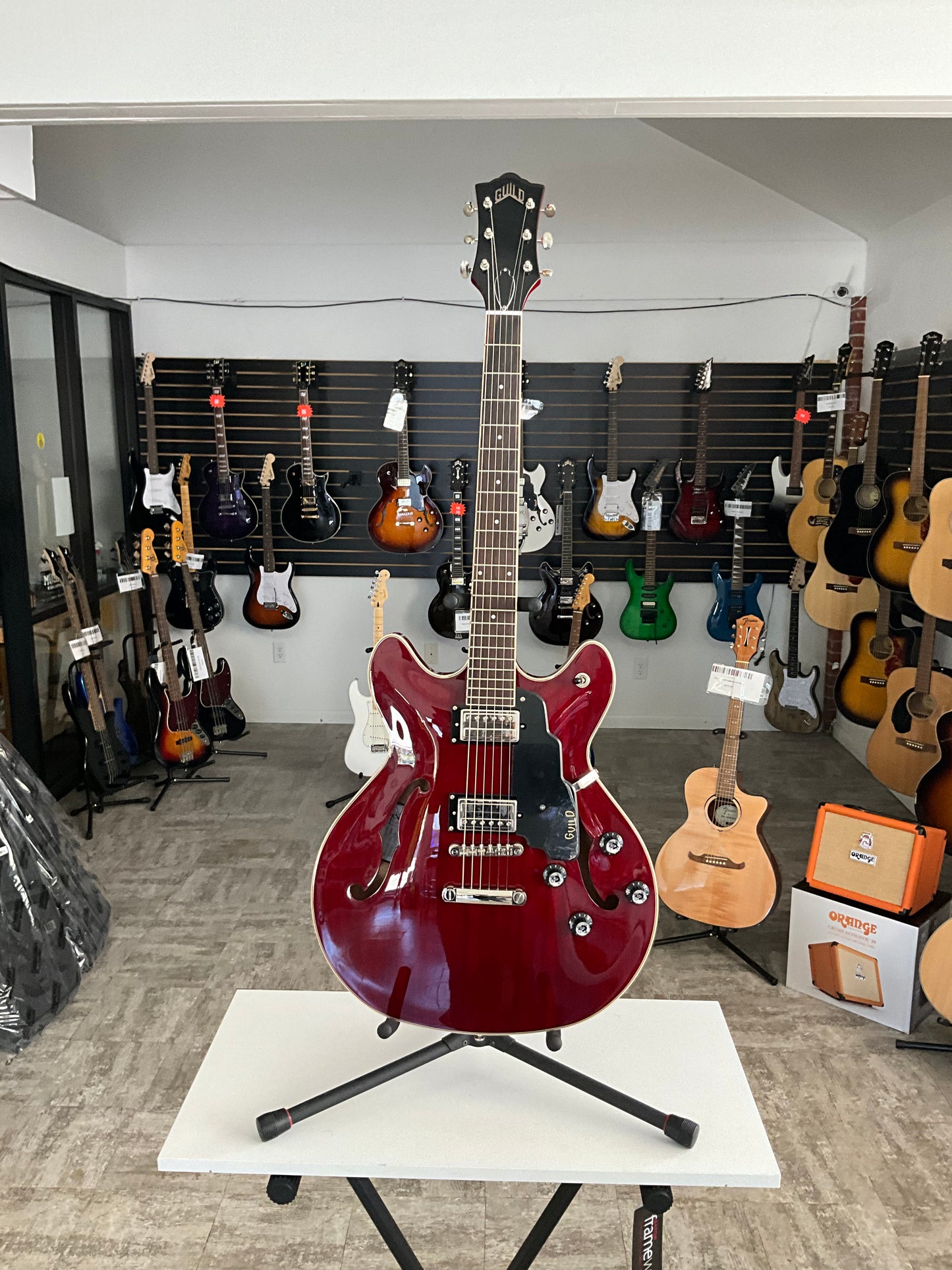 GUILD STARFIRE 1 RED NEW